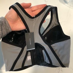 NWT 34H Natori Yogi Racerback Bra Grey and Black Underwire Adjustable cool dry